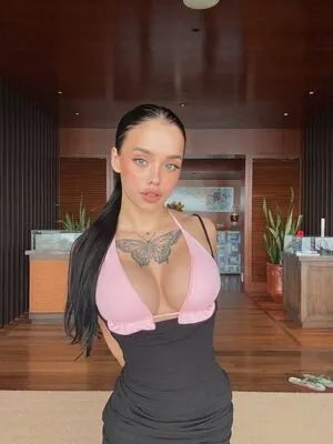 lyna_com content