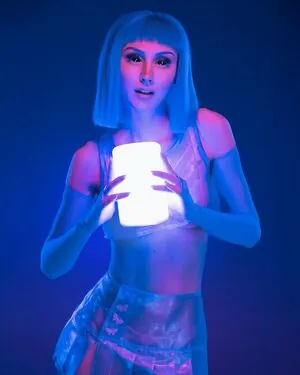 Lauren DeLorean content