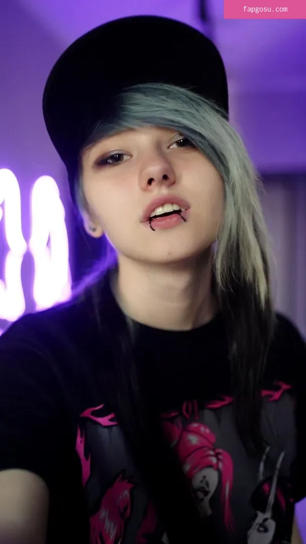 little_emo_kitten