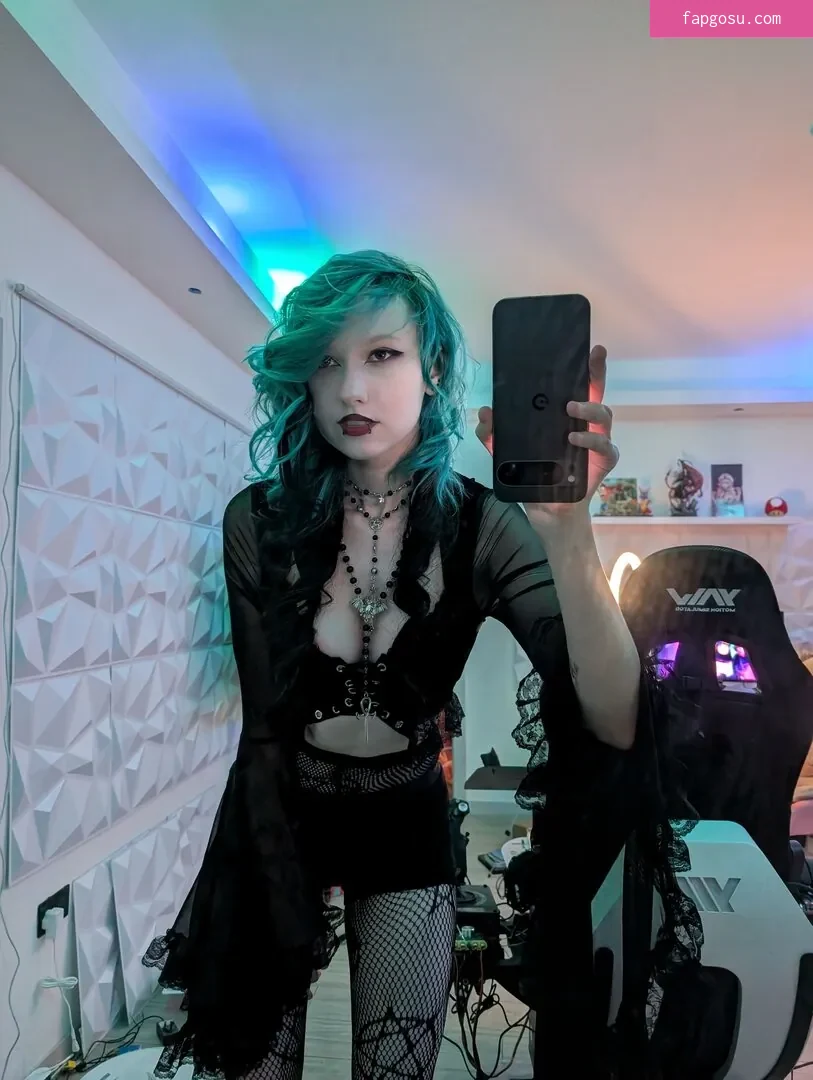little_emo_kitten