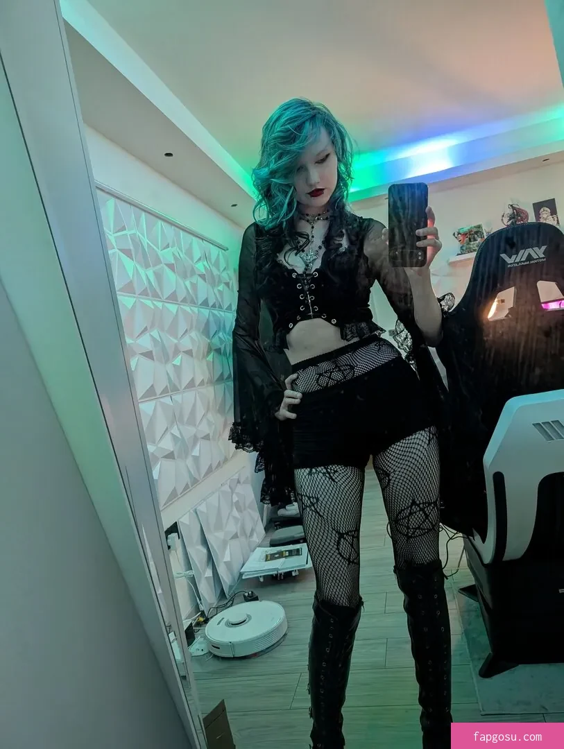 little_emo_kitten