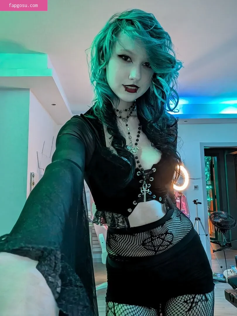 little_emo_kitten