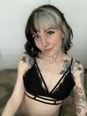 Lilhoneybeee content