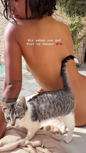 Larypoppins / Lary content