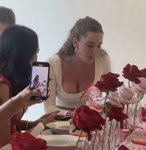 LAURA @lauramjj content