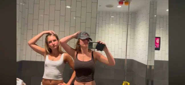 LAURA @lauramjj content