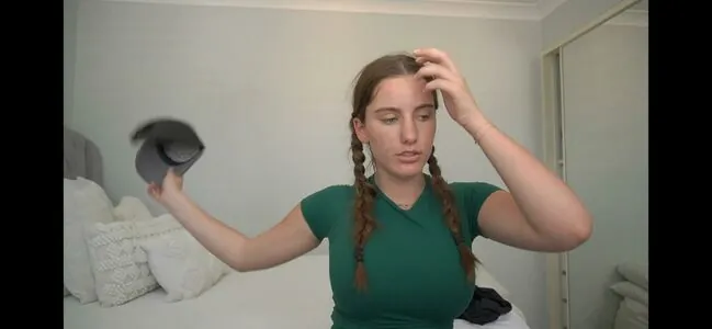 LAURA @lauramjj content