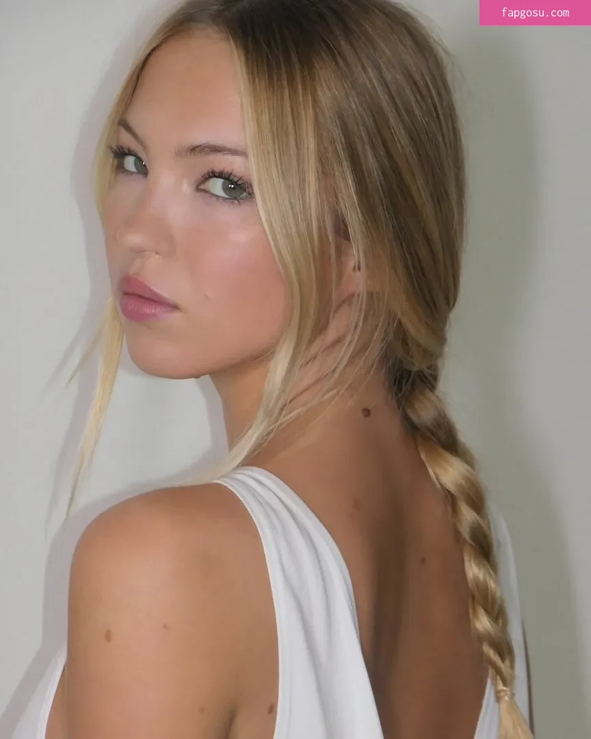 Lila Moss