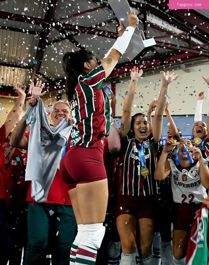 Lara Nobre