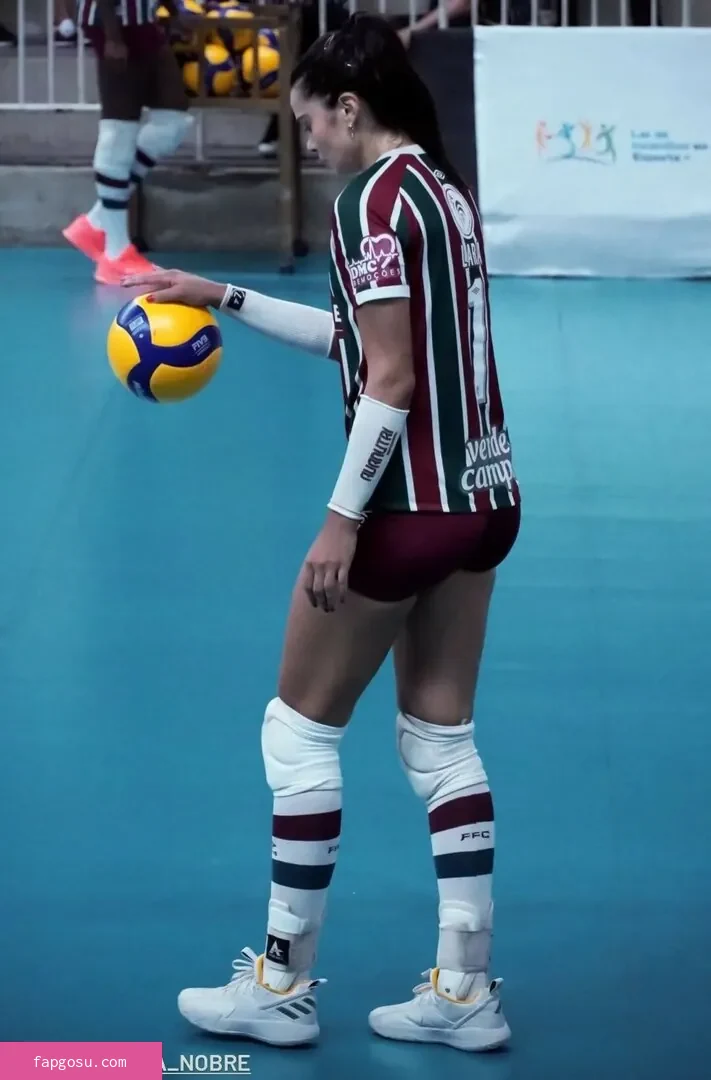 Lara Nobre