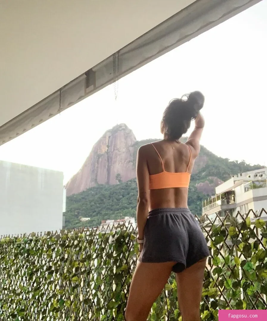 Lara Nobre