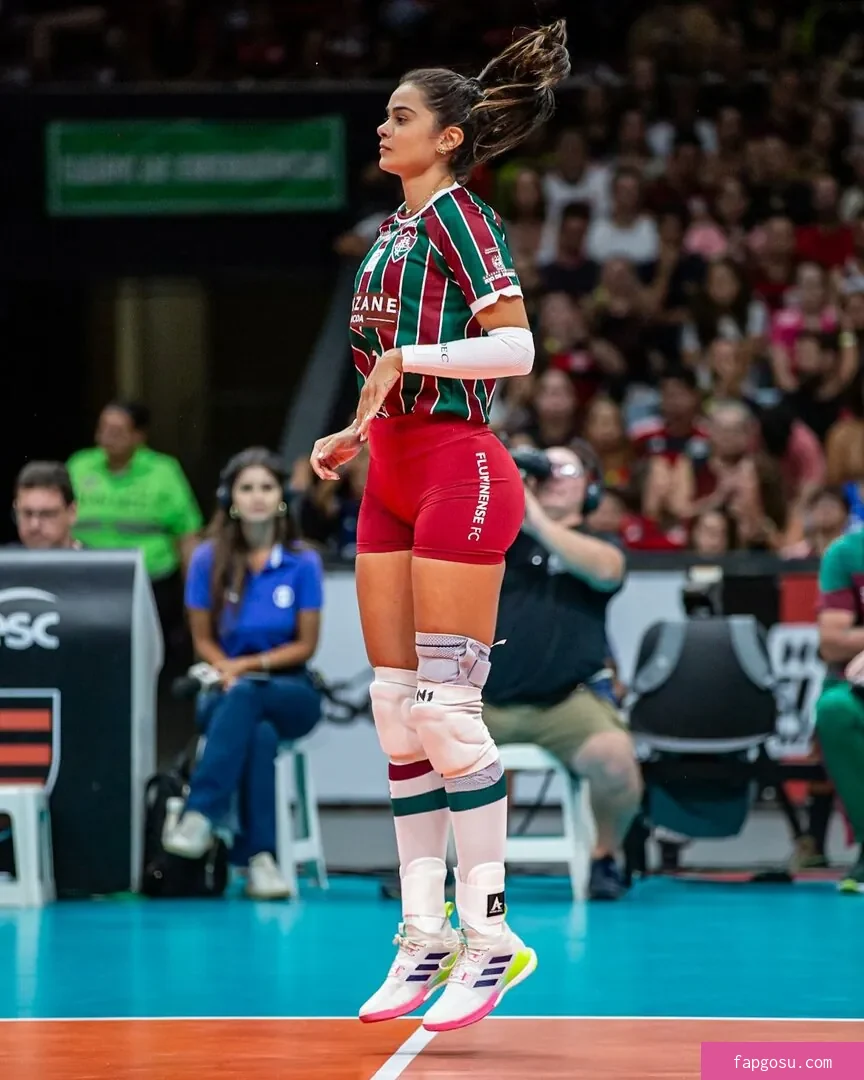 Lara Nobre