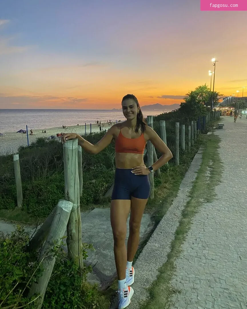 Lara Nobre