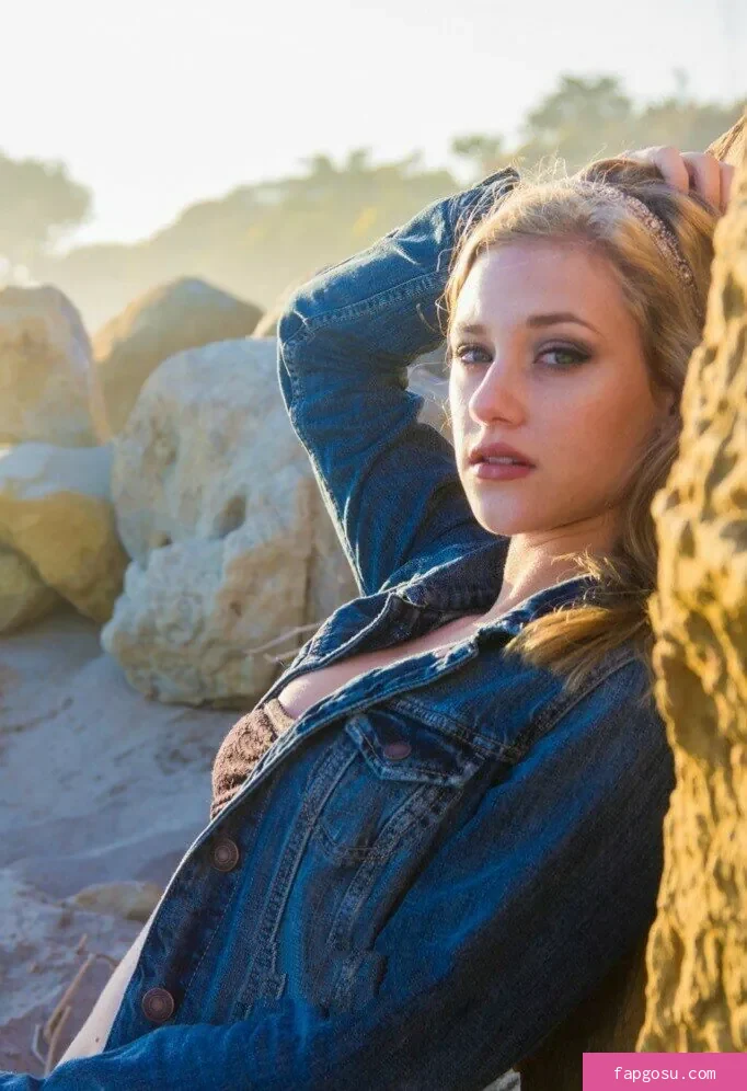 Lili Reinhart - Photo #103