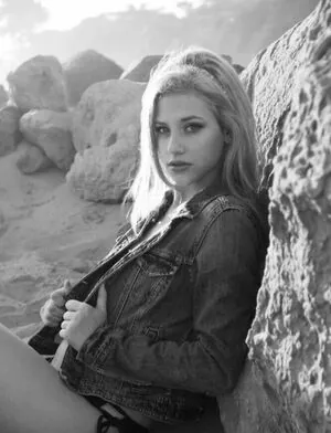 Lili Reinhart