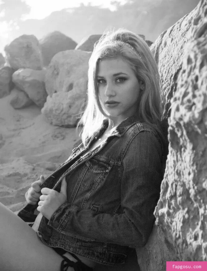 Lili Reinhart - Photo #104