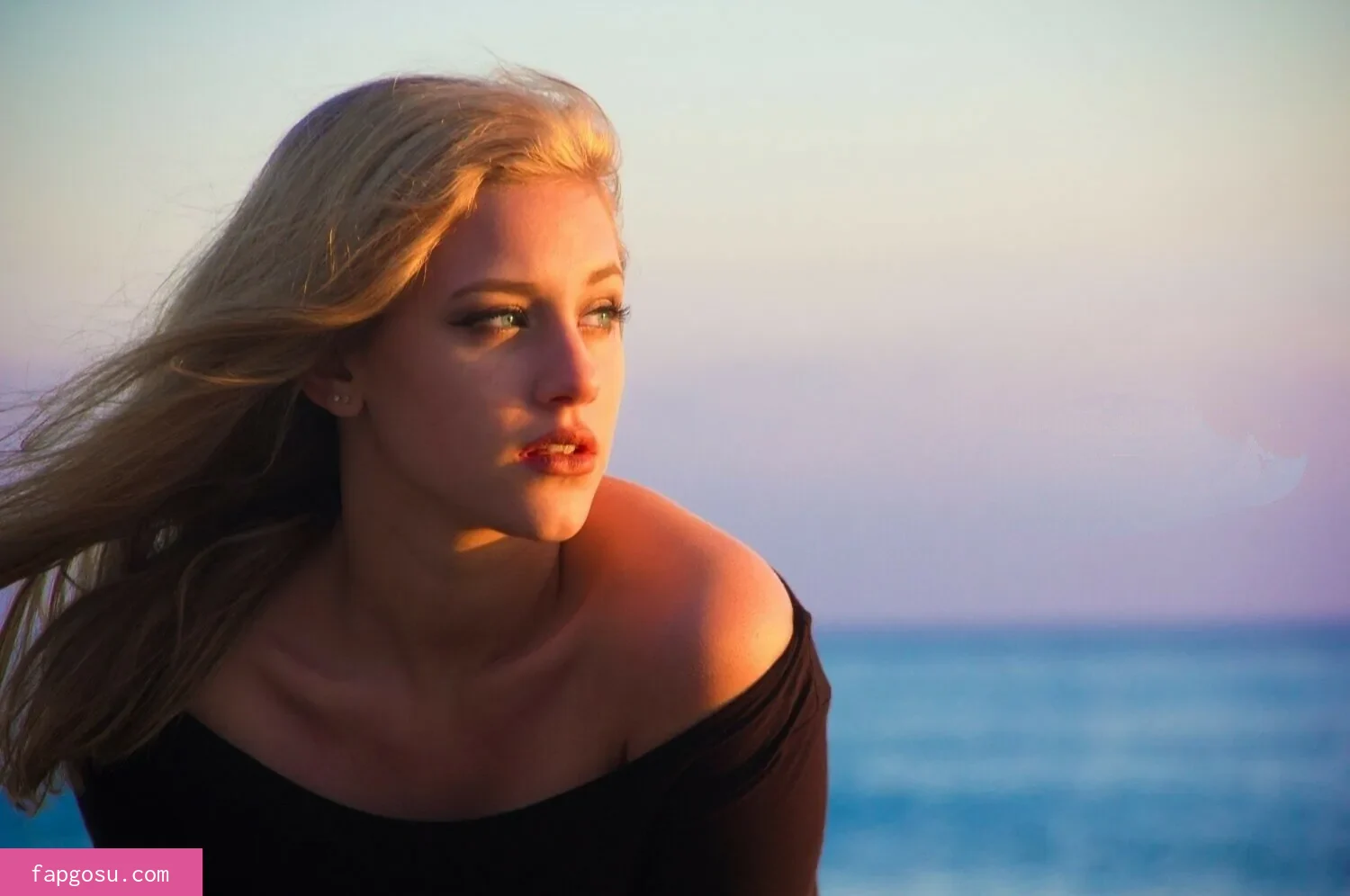 Lili Reinhart - Photo #110