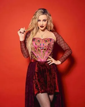 Lili Reinhart