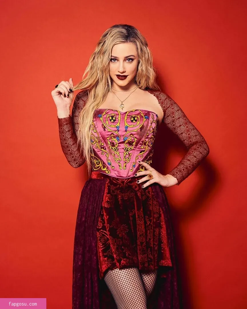 Lili Reinhart - Photo #123