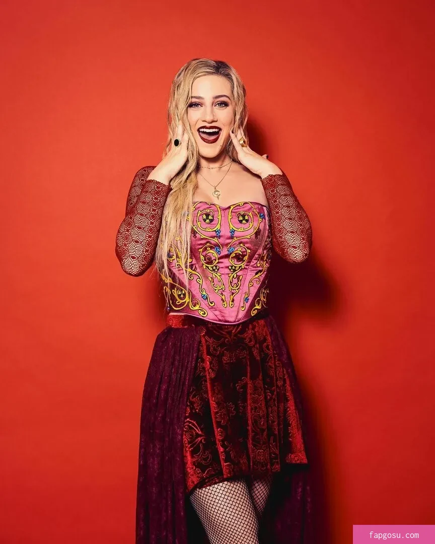 Lili Reinhart - Photo #125