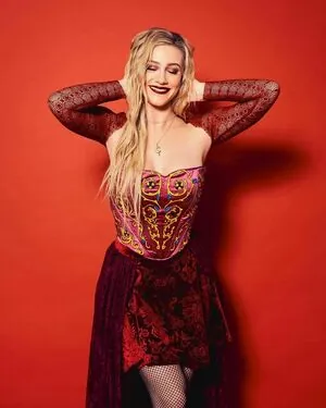 Lili Reinhart