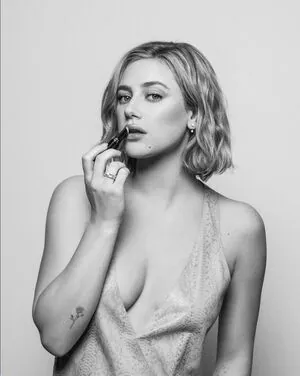 Lili Reinhart