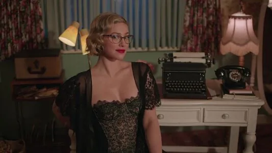 Lili Reinhart