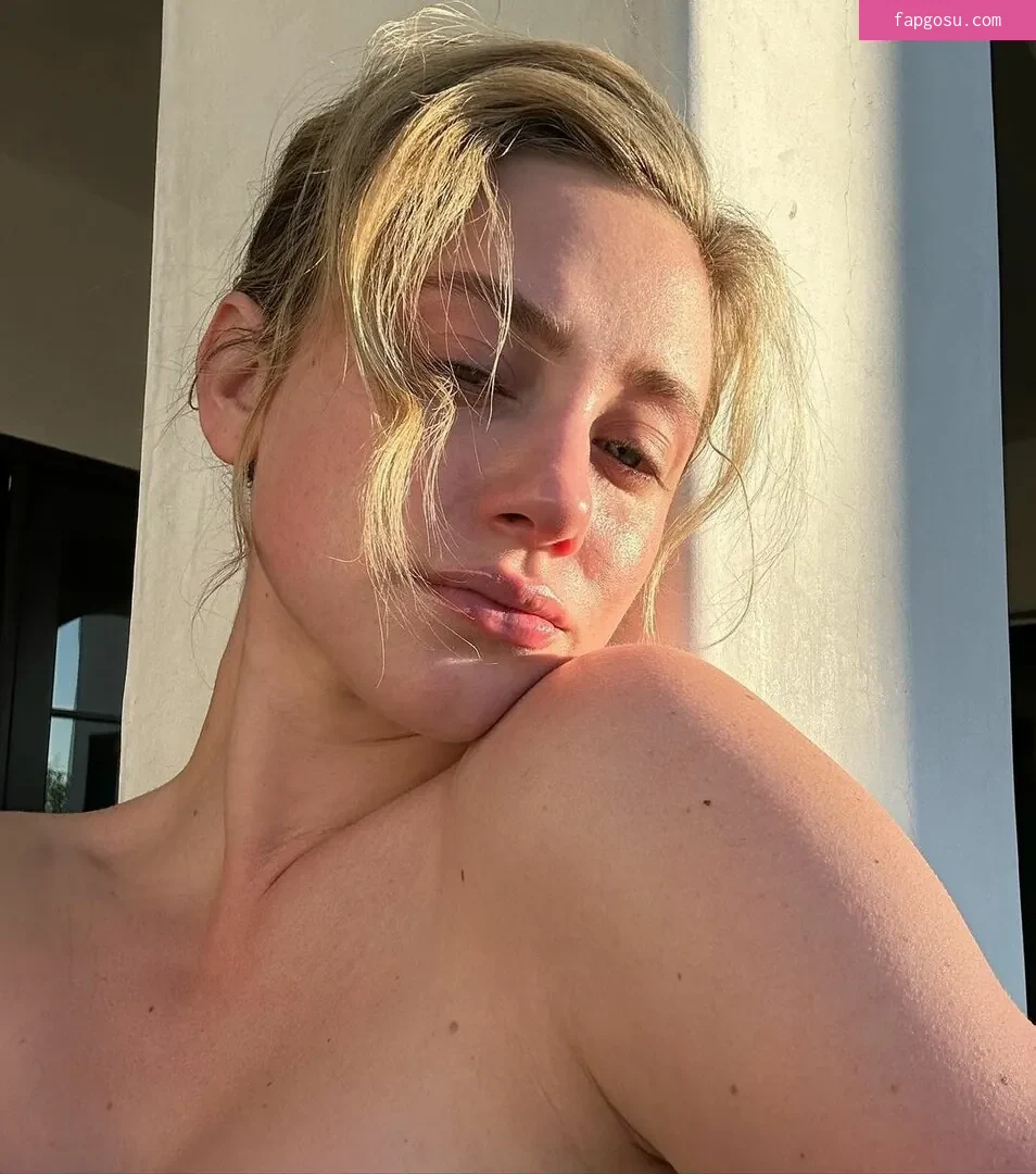 Lili Reinhart - Photo #266
