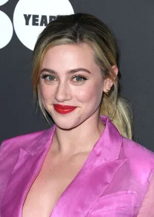 Lili Reinhart