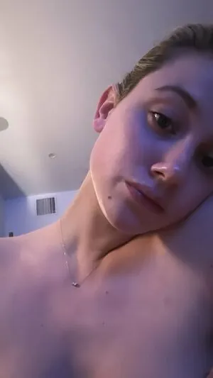 Lili Reinhart