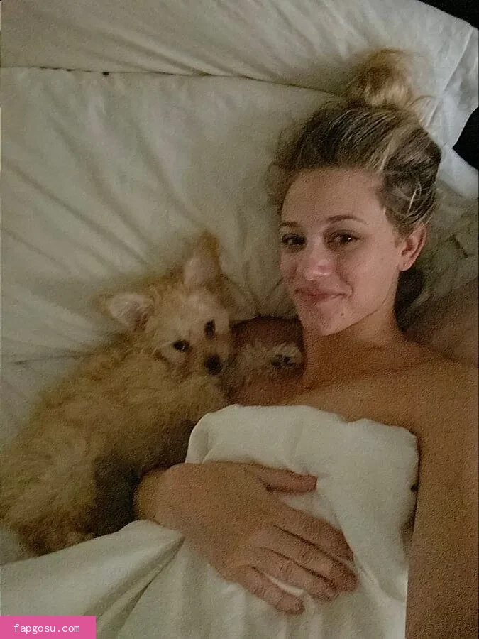 Lili Reinhart - Photo #352