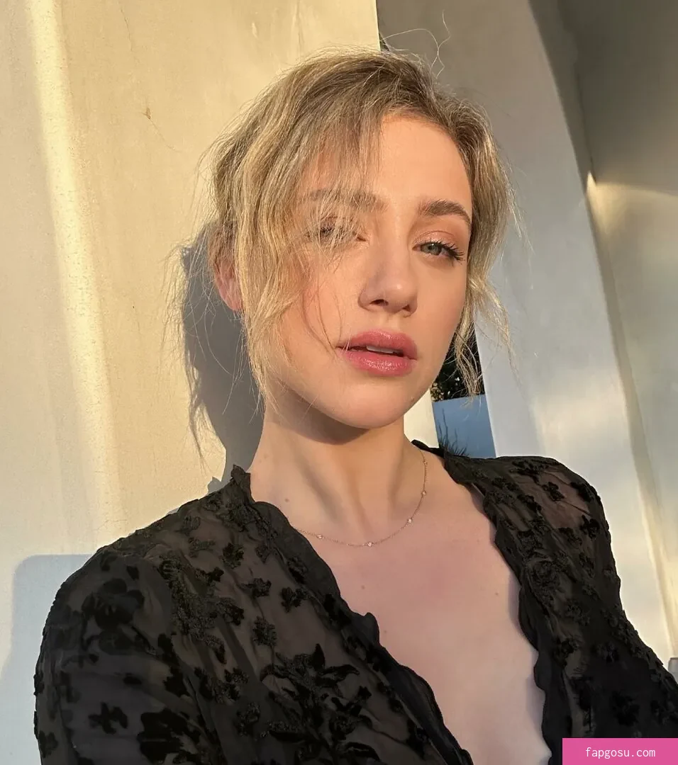 Lili Reinhart - Photo #384