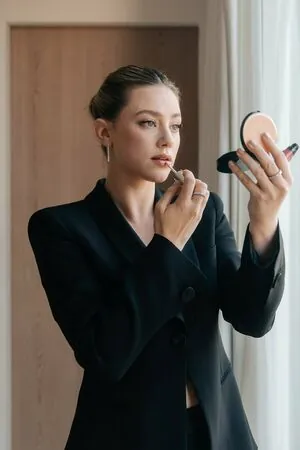 Lili Reinhart