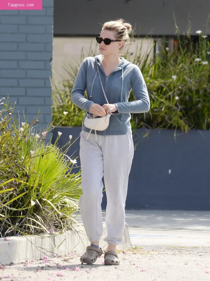 Lili Reinhart - Photo #439