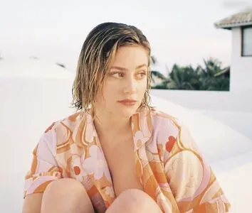 Lili Reinhart