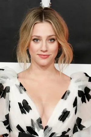 Lili Reinhart