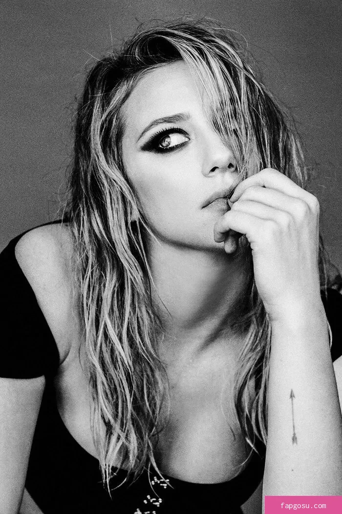 Lili Reinhart - Photo #71