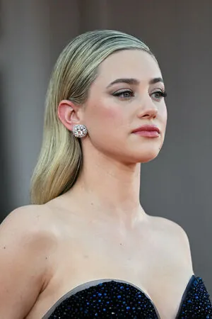 Lili Reinhart