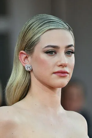 Lili Reinhart