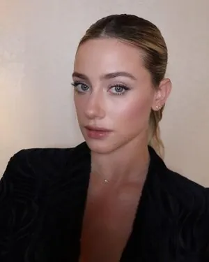 Lili Reinhart