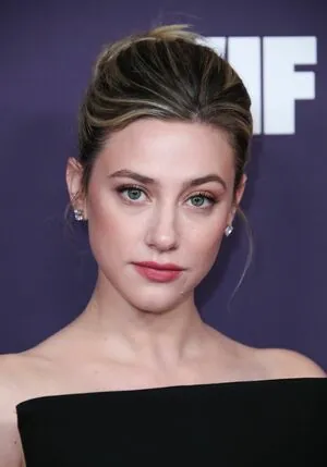 Lili Reinhart