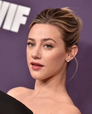 Lili Reinhart