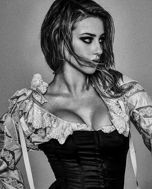 Lili Reinhart