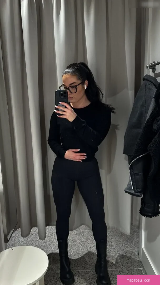 Laura Sophie aka laurafitsophie