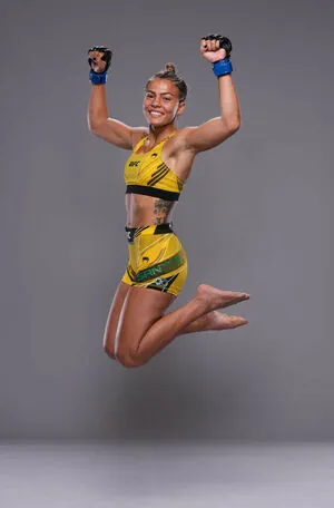 Luana Santos content