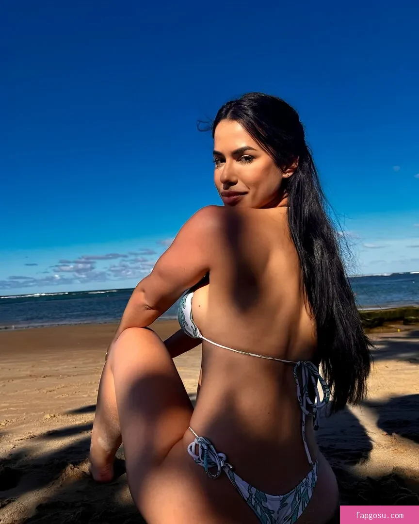 Larissa Tomásia