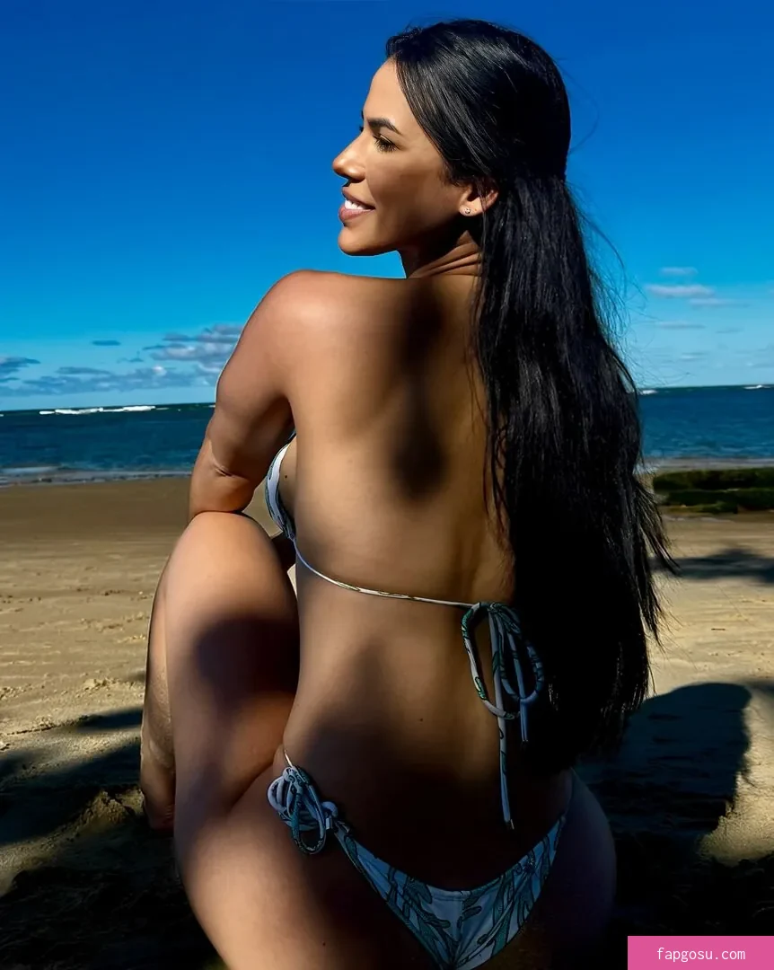 Larissa Tomásia