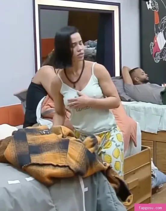 Larissa Tomásia