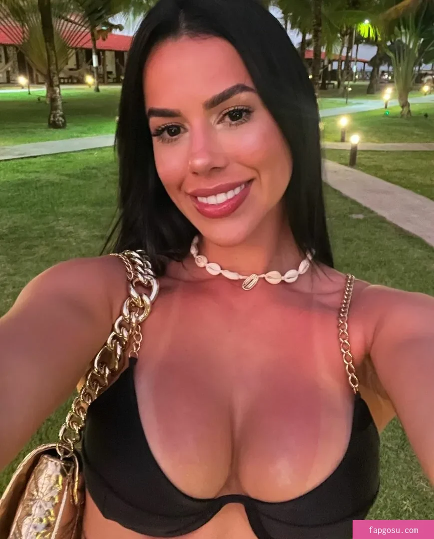 Larissa Tomásia