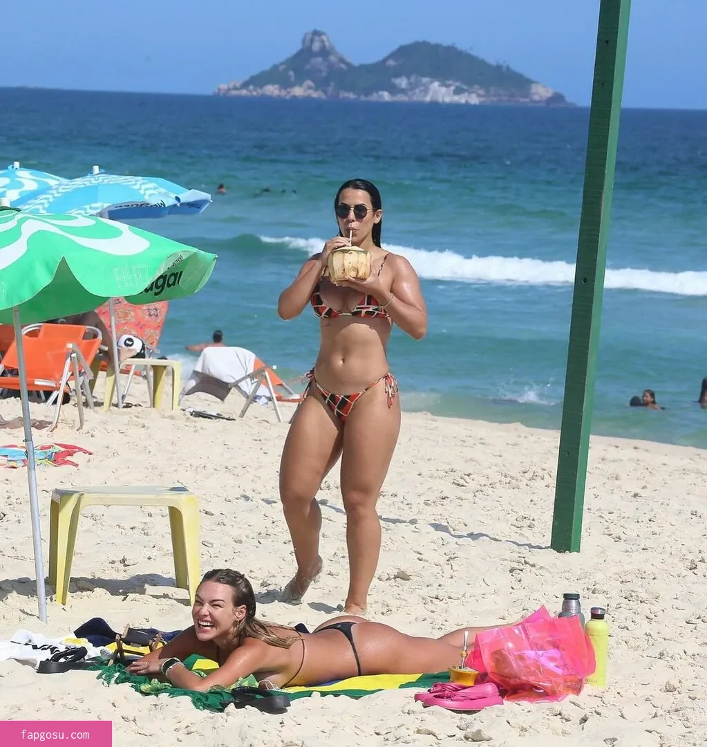 Larissa Tomásia